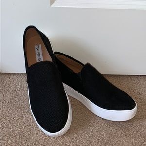 NW STEVE MADDEN WOMENS BLACK SLIPON PLATFORM SHOES